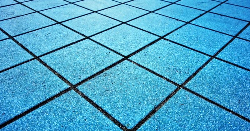 Cacher sa piscine hors sol : 10 astuces discrètes et élégantes pour votre jardin