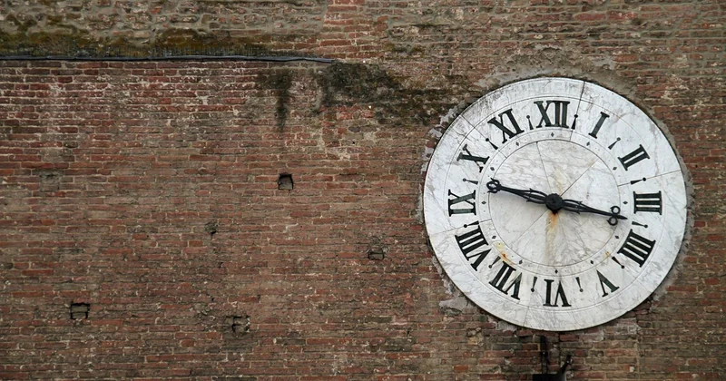 Où trouver une horloge murale année 50 (et à quel prix)