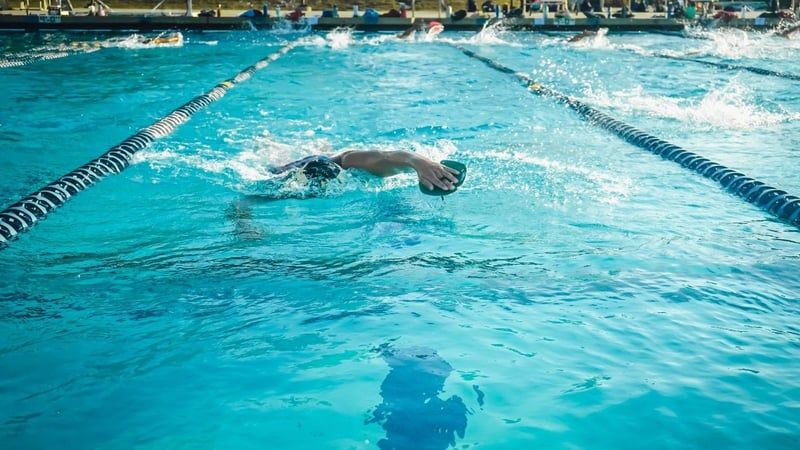 Air dans la pompe piscine : 5 causes et solutions express