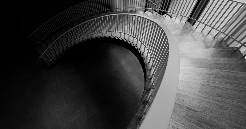 Escalier droit contre escalier courbe : le vrai écart de tarif
